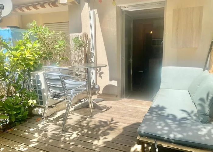 Cosy, Terrasse, Parking A Carnoles شقة